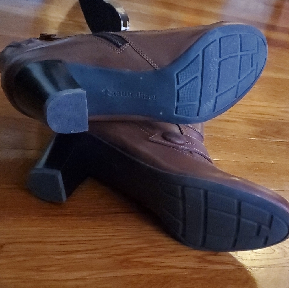 Elegant Brown Ankle Booties - Picture 3 of 6